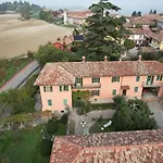 Bed & Breakfast Hazelnut Valley Guarene