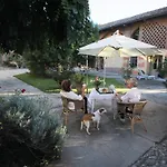 Hazelnut Valley Couette-café