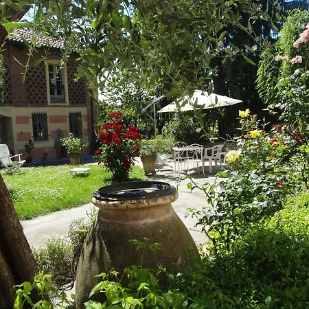 Hazelnut Valley Bed & Breakfast Guarene