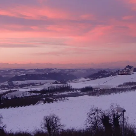 Hazelnut Valley Bed & Breakfast Guarene