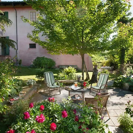 Bed & Breakfast Hazelnut Valley Guarene