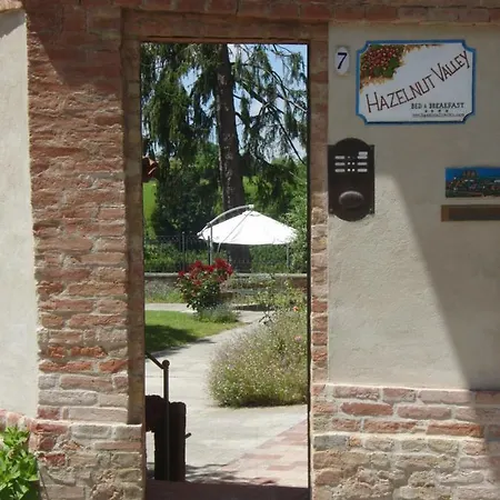 Hazelnut Valley Bed & Breakfast *