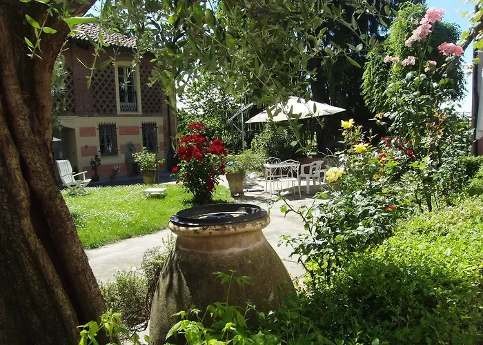 Hazelnut Valley Bed & Breakfast Guarene